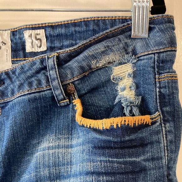 Lucy’s distressed straight leg jeans - Picture 5 of 6